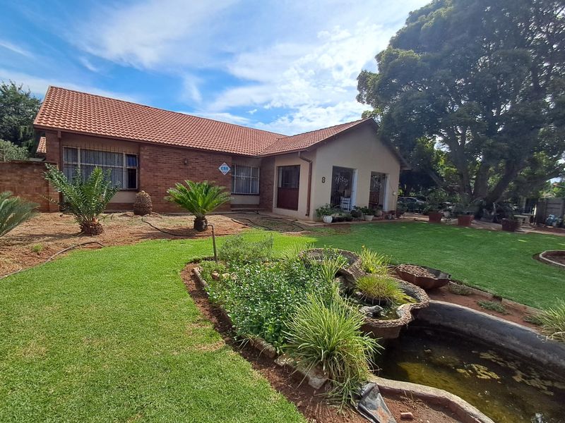 6 Bedroom House For Sale In Stilfontein. - Photo 1