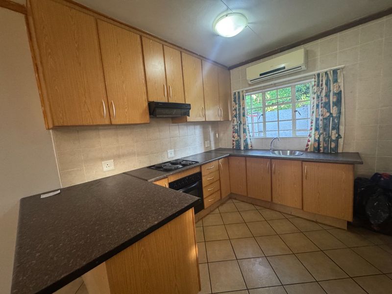 Warm and Welcoming Full Title Townhouse with Beautiful Garden - Photo 3