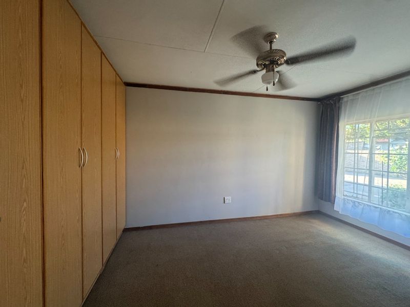 Warm and Welcoming Full Title Townhouse with Beautiful Garden - Photo 8