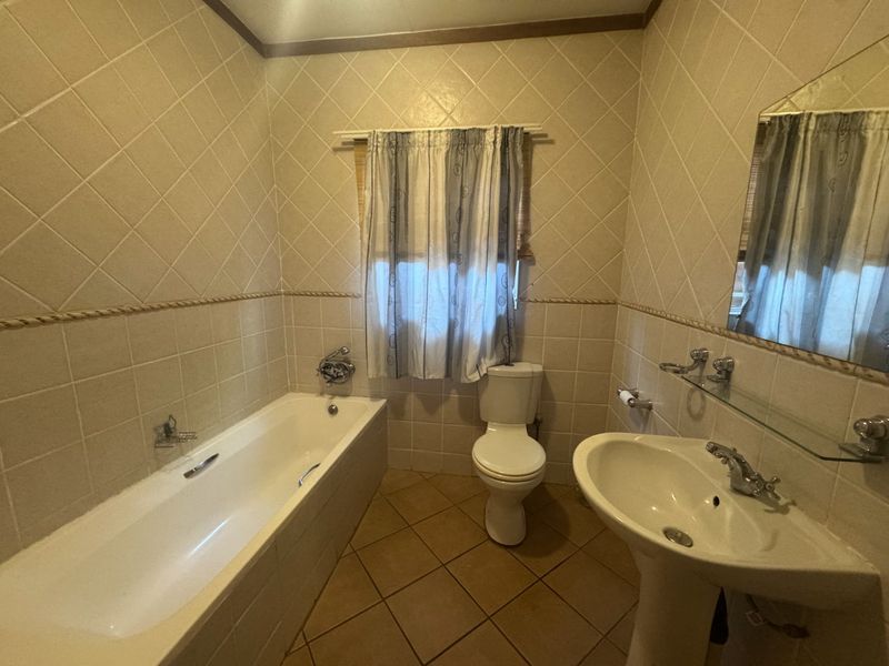 Warm and Welcoming Full Title Townhouse with Beautiful Garden - Photo 7