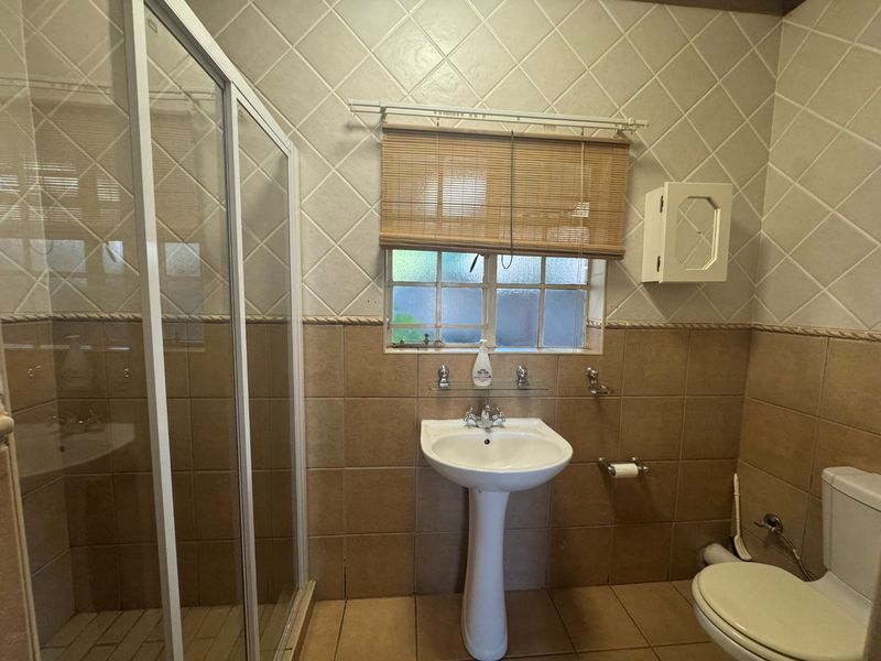 Warm and Welcoming Full Title Townhouse with Beautiful Garden - Photo 6