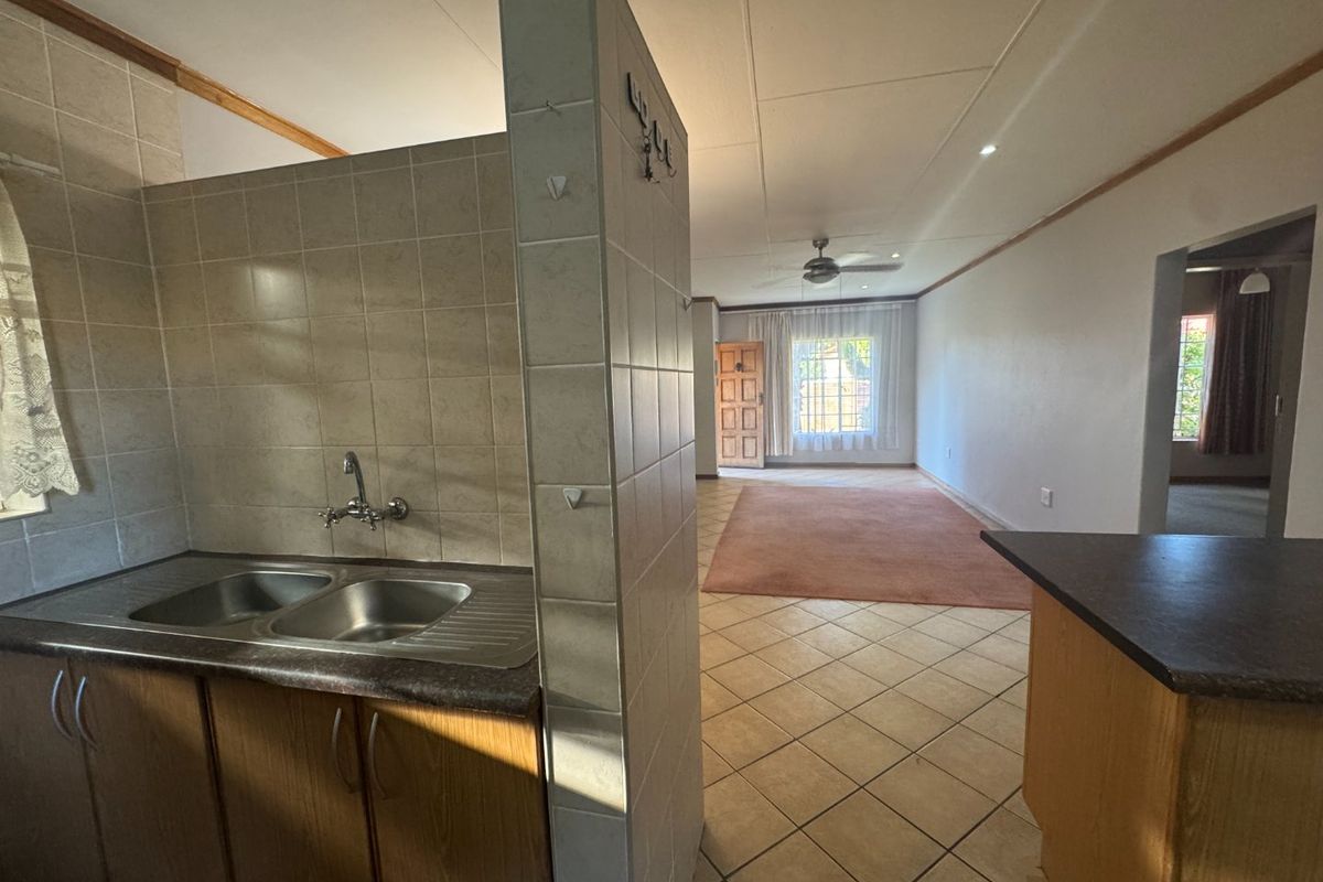 Warm and Welcoming Full Title Townhouse with Beautiful Garden - Photo 4