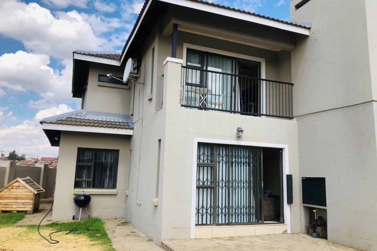 3 Bedroom Town House For Sale In Shellyvale, Bloemfontein - Photo 2