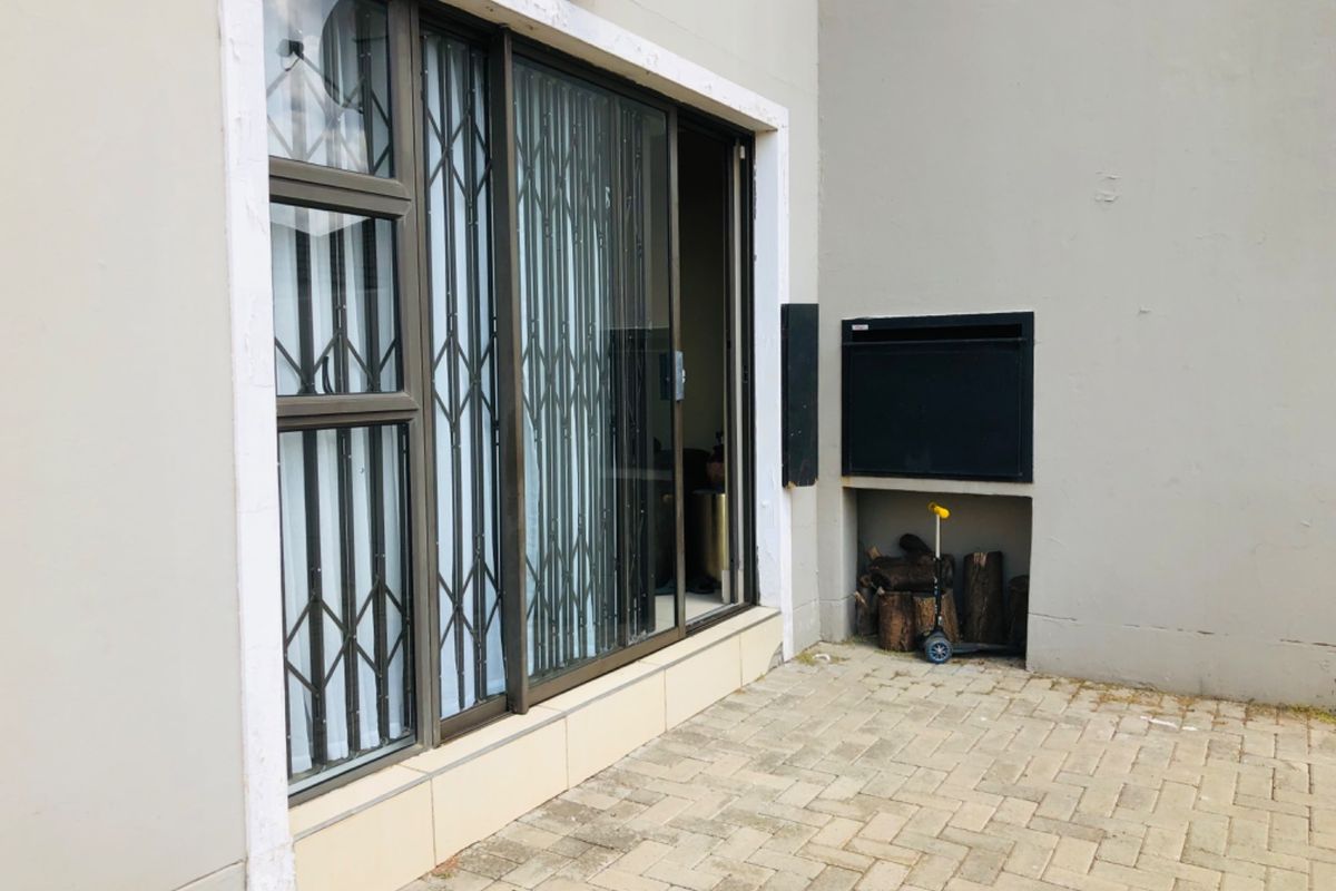 3 Bedroom Town House For Sale In Shellyvale, Bloemfontein - Photo 3