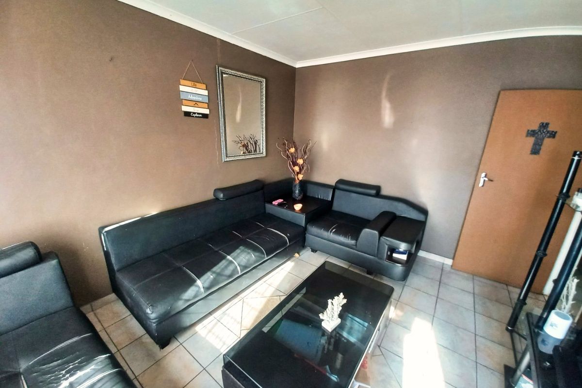 Actonville Opportunity: Low-Maintenance 3-Bed House with Fitted Kitchen - Photo 4