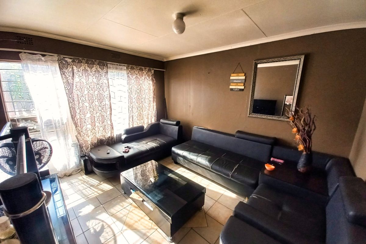 Actonville Opportunity: Low-Maintenance 3-Bed House with Fitted Kitchen - Photo 3