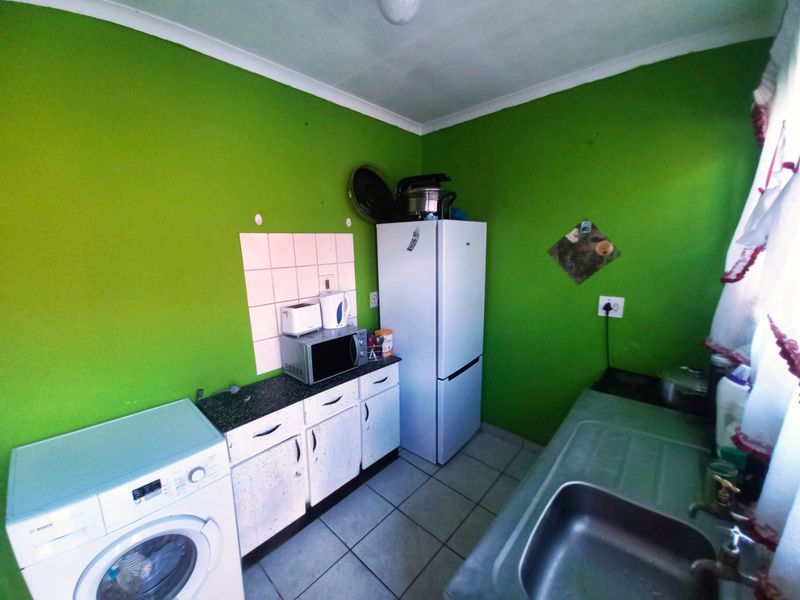 Actonville Opportunity: Low-Maintenance 3-Bed House with Fitted Kitchen - Photo 8