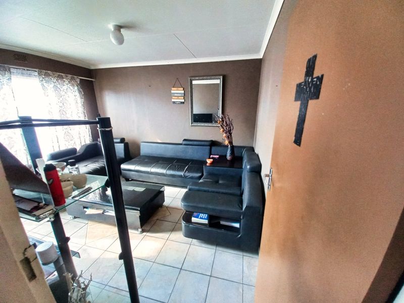 Actonville Opportunity: Low-Maintenance 3-Bed House with Fitted Kitchen - Photo 6