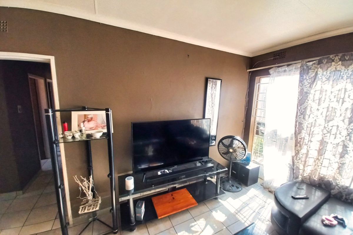 Actonville Opportunity: Low-Maintenance 3-Bed House with Fitted Kitchen - Photo 5