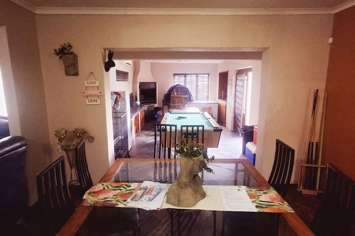 "Spacious 4-bedroom home close to High and Primera schools, situated in a prime area of Vaalpark." - Photo 2