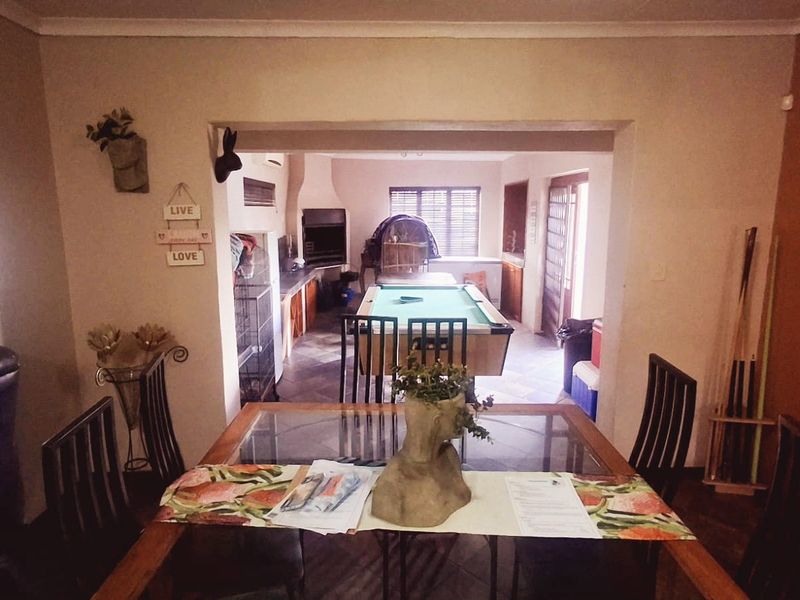 "Spacious 4-bedroom home close to High and Primera schools, situated in a prime area of Vaalpark." - Photo 2