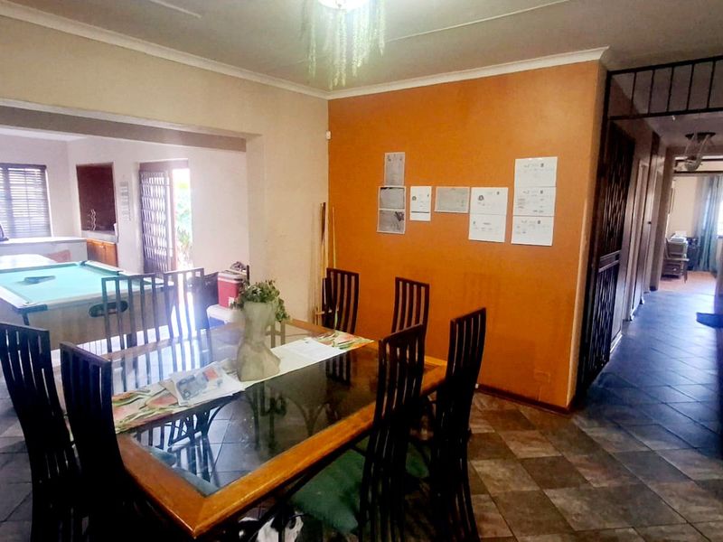 "Spacious 4-bedroom home close to High and Primera schools, situated in a prime area of Vaalpark." - Photo 7