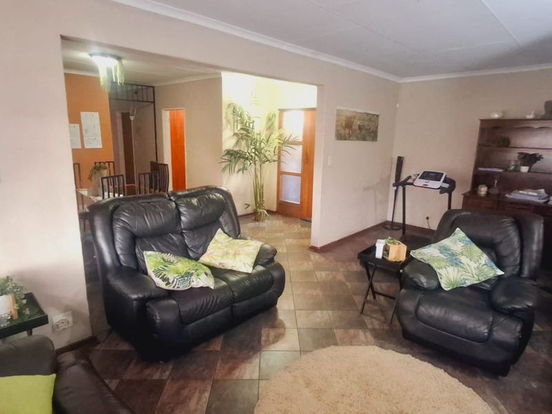 "Spacious 4-bedroom home close to High and Primera schools, situated in a prime area of Vaalpark." - Photo 3