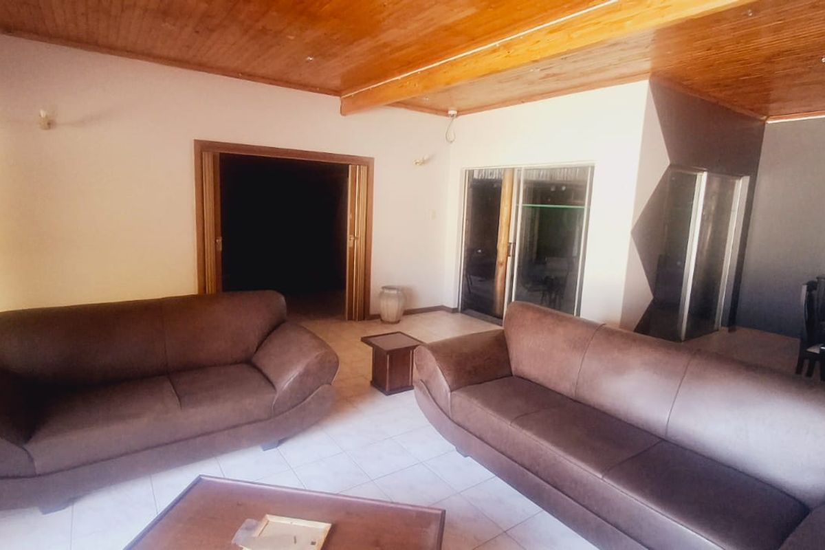 "Stunning, modern, and spacious entertainer’s dream home in a sought-after area of Vaalpark." - Photo 4