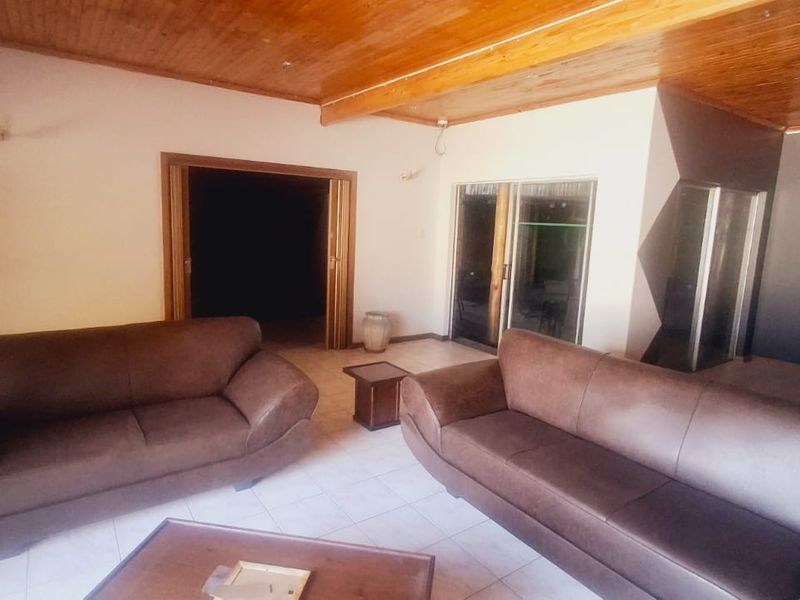 "Stunning, modern, and spacious entertainer’s dream home in a sought-after area of Vaalpark." - Photo 4