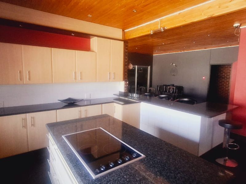 "Stunning, modern, and spacious entertainer’s dream home in a sought-after area of Vaalpark." - Photo 6