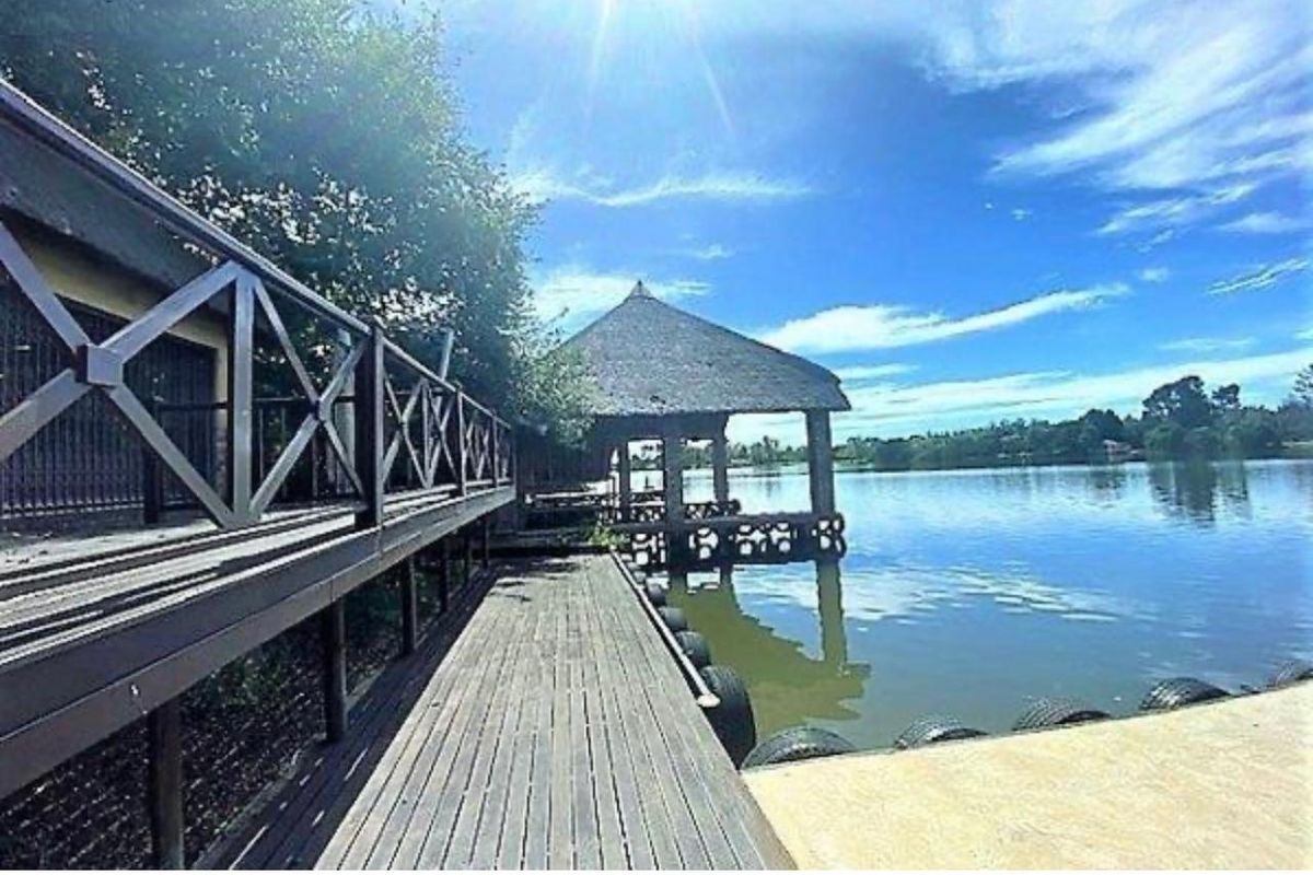 Stunning Family Home in the Sought-After Boschenvaal River Front Lodge - Photo 2