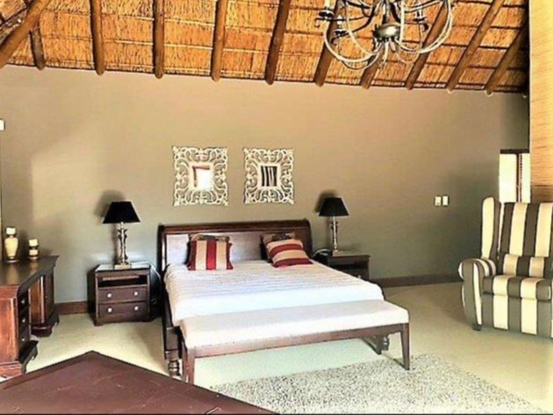 Stunning Family Home in the Sought-After Boschenvaal River Front Lodge - Photo 10