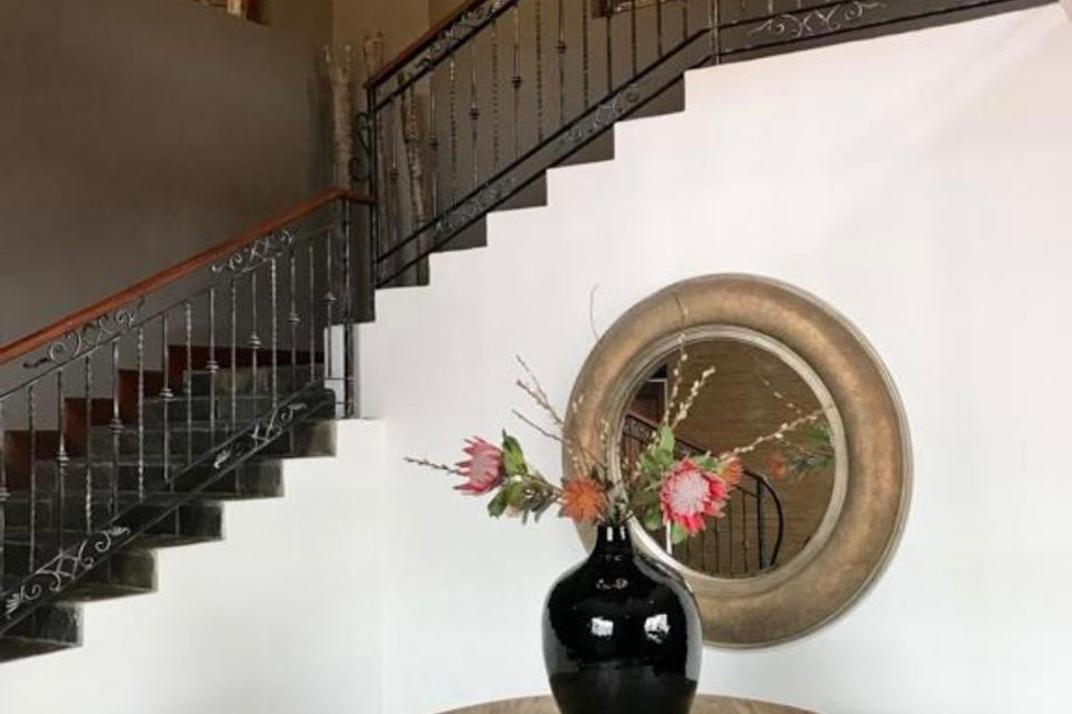 Stunning Family Home in the Sought-After Boschenvaal River Front Lodge - Photo 4