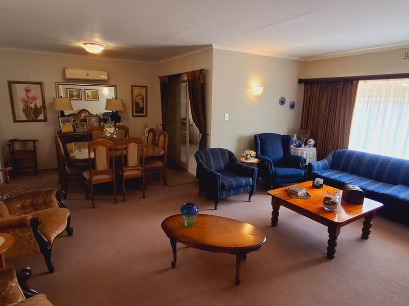 "Well-maintained four-bedroom home with flat walking distance to schools."p - Photo 5