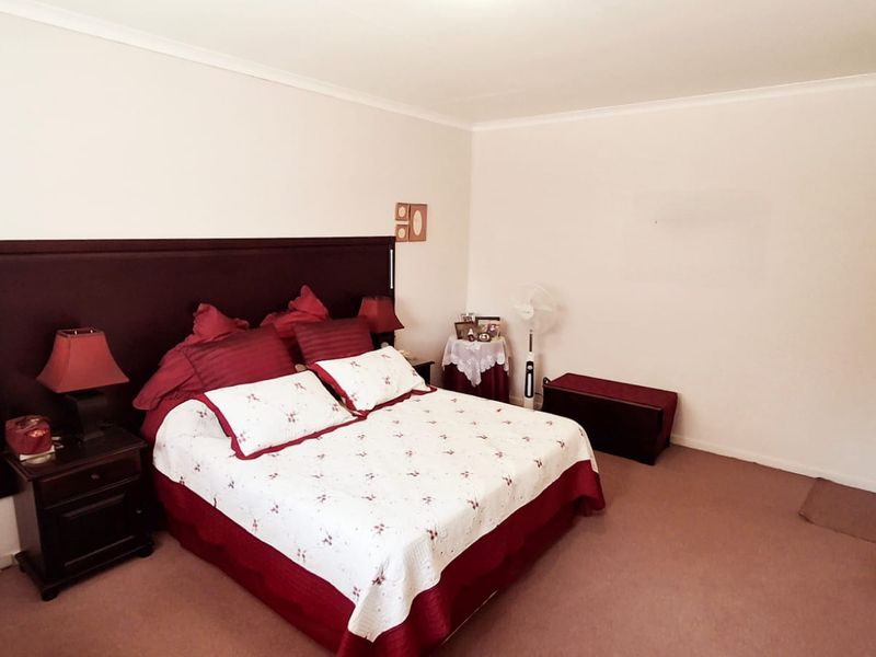 "Well-maintained four-bedroom home with flat walking distance to schools."p - Photo 9