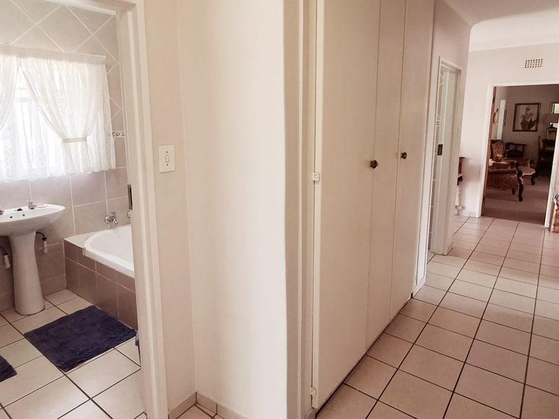 "Well-maintained four-bedroom home with flat walking distance to schools."p - Photo 8