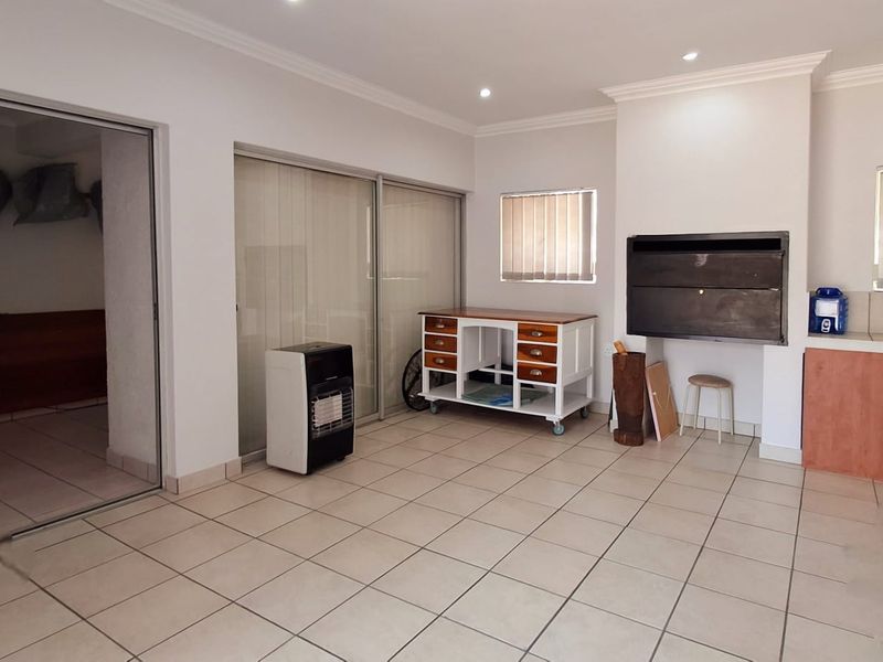 "Well-maintained four-bedroom home with flat walking distance to schools."p - Photo 7