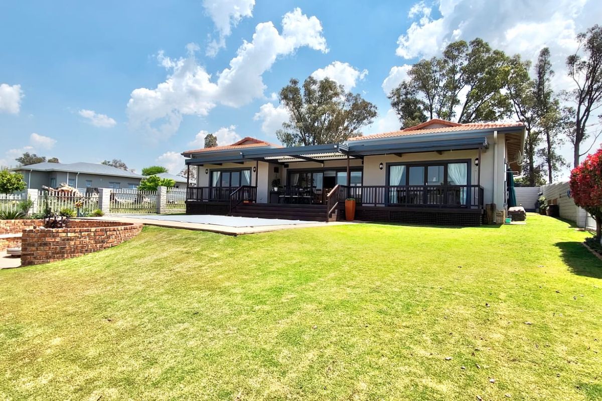 Luxury 4-Bedroom Home for Sale in Harbour Town Golf Estate, Vaal Marina - Photo 5