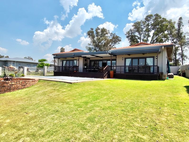 Luxury 4-Bedroom Home for Sale in Harbour Town Golf Estate, Vaal Marina - Photo 5