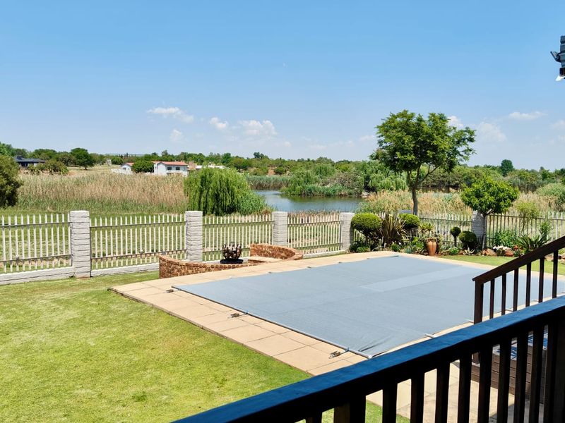 Luxury 4-Bedroom Home for Sale in Harbour Town Golf Estate, Vaal Marina - Photo 8