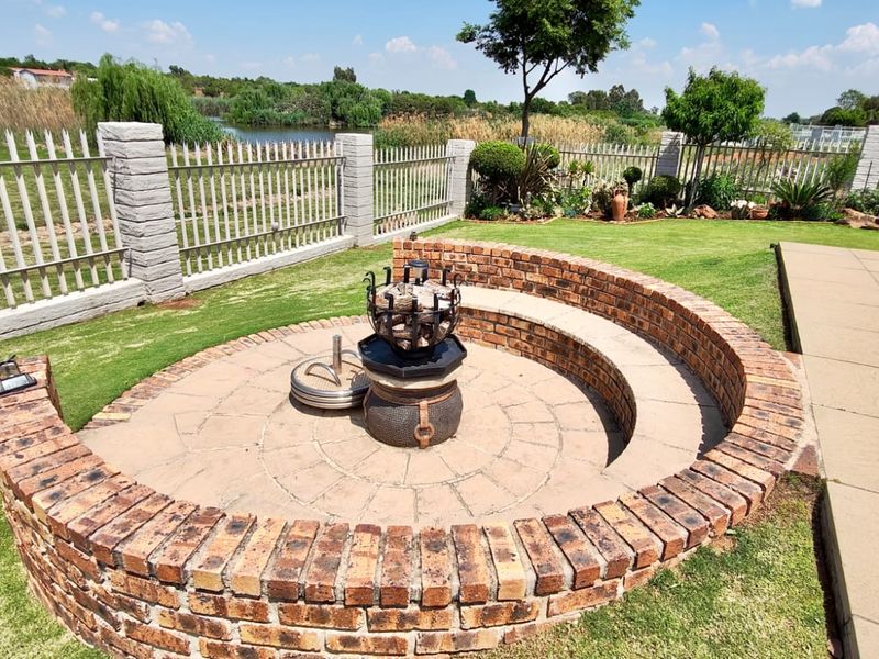 Luxury 4-Bedroom Home for Sale in Harbour Town Golf Estate, Vaal Marina - Photo 6