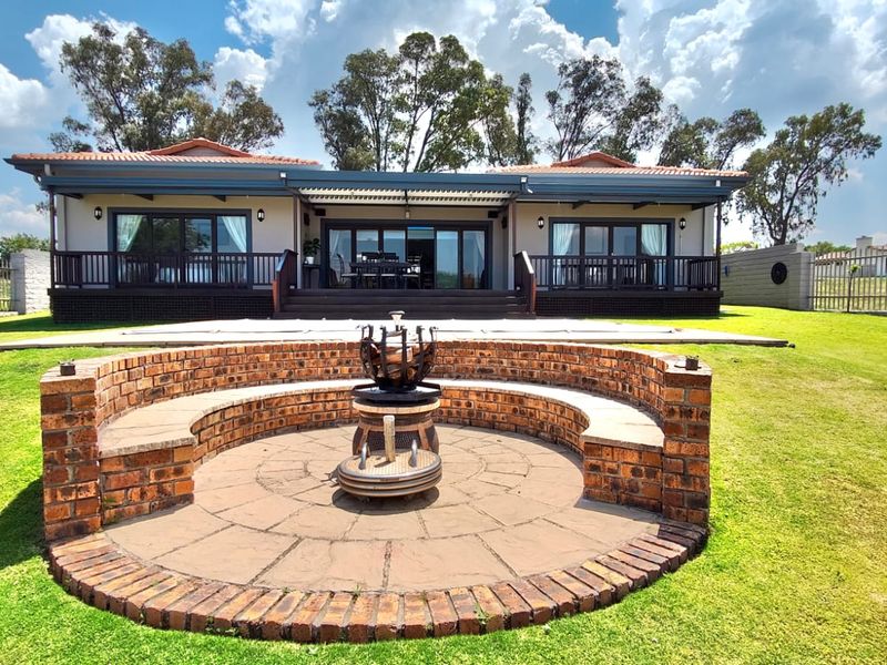 Luxury 4-Bedroom Home for Sale in Harbour Town Golf Estate, Vaal Marina - Photo 4
