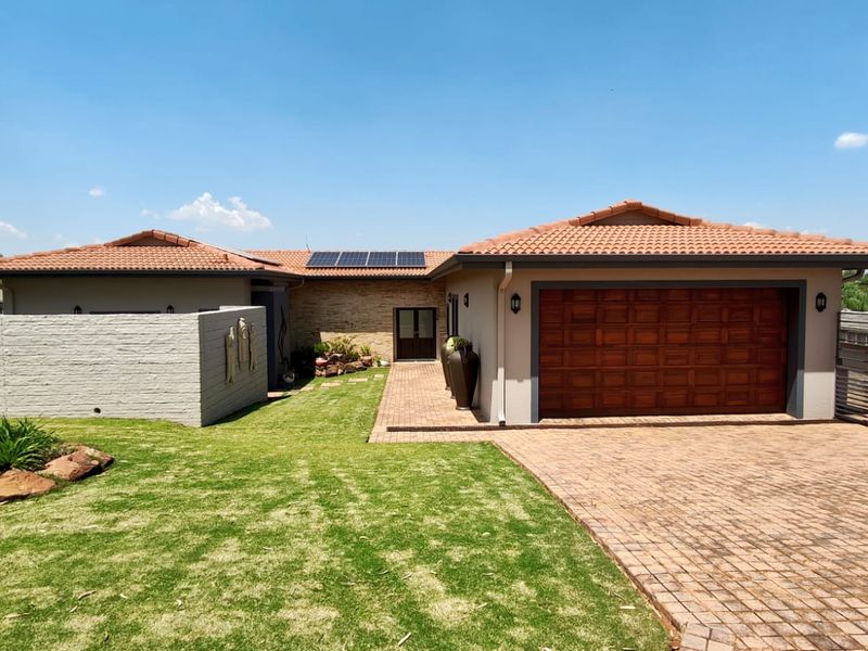 Luxury 4-Bedroom Home for Sale in Harbour Town Golf Estate, Vaal Marina - Photo 2