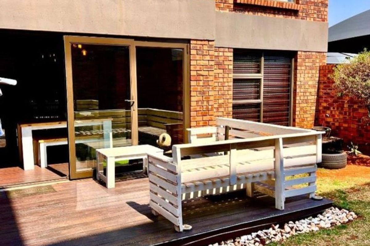 Modern and Cozy Starter Home - Photo 3