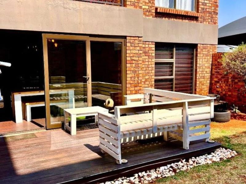 Modern and Cozy Starter Home - Photo 3