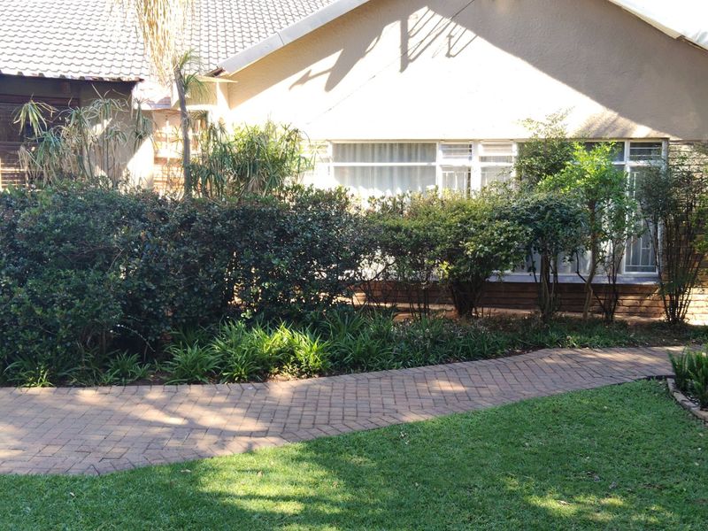 Exceptional Family Home with Full Two-Bedroom Flat and Extensive Features - Photo 7