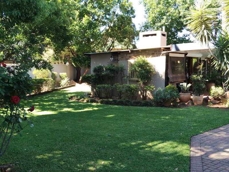 Exceptional Family Home with Full Two-Bedroom Flat and Extensive Features - Photo 6