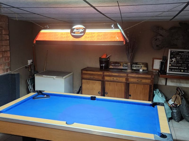 Exceptional Family Home with Full Two-Bedroom Flat and Extensive Features - Photo 9