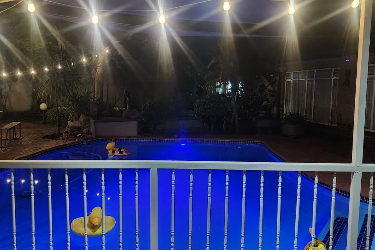 Exceptional Family Home with Full Two-Bedroom Flat and Extensive Features - Photo 5