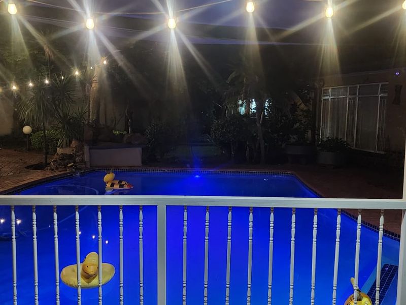 Exceptional Family Home with Full Two-Bedroom Flat and Extensive Features - Photo 5