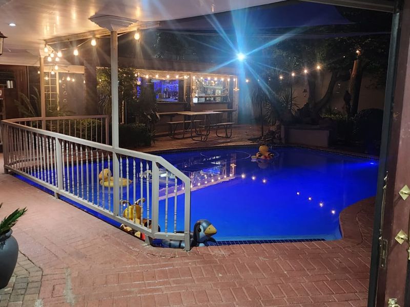 Exceptional Family Home with Full Two-Bedroom Flat and Extensive Features - Photo 2