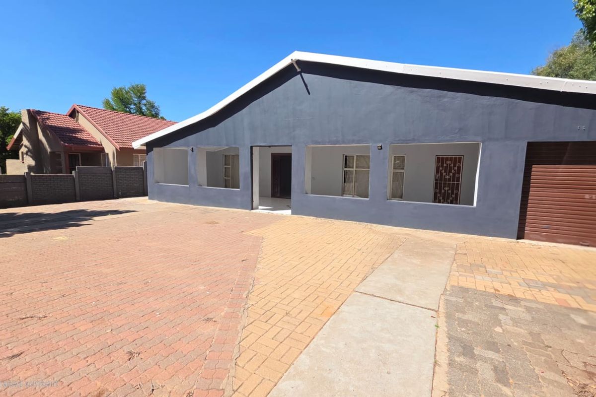 4 Bedroom House For Sale in Stilfontein Ext 4 - Photo 2
