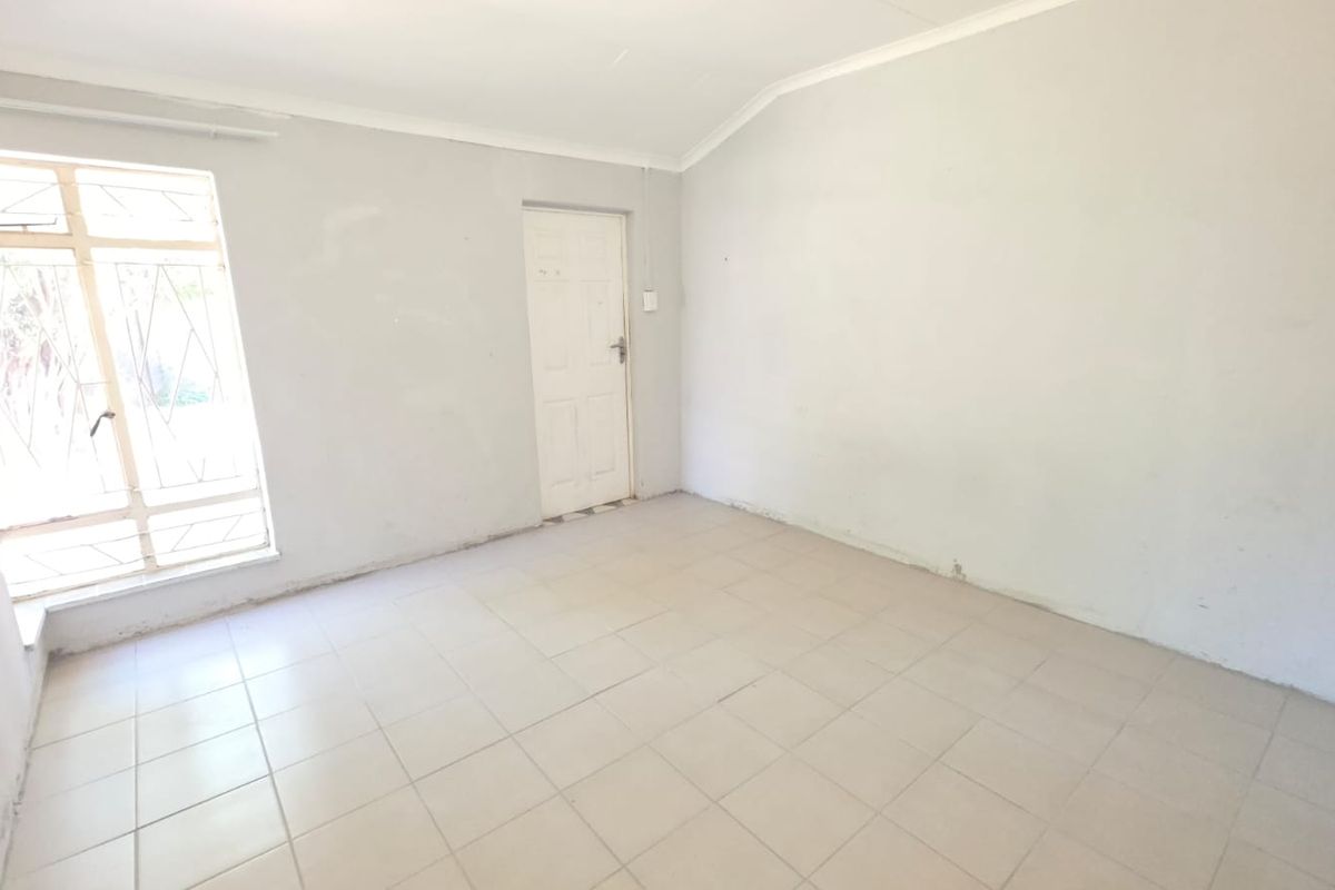 4 Bedroom House For Sale in Stilfontein Ext 4 - Photo 3