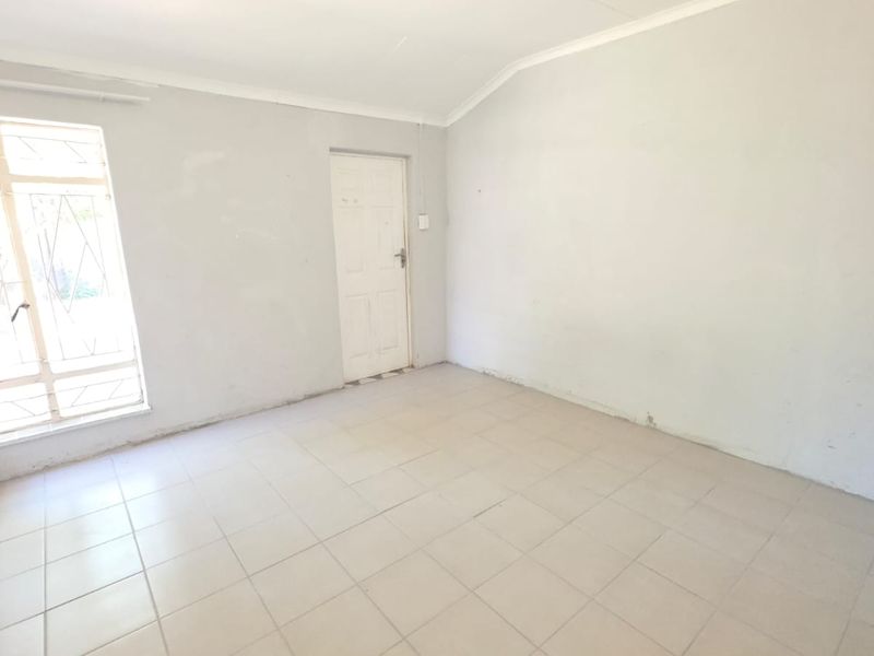 4 Bedroom House For Sale in Stilfontein Ext 4 - Photo 3