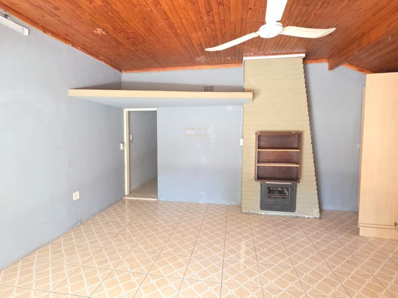 4 Bedroom House For Sale in Stilfontein Ext 4 - Photo 7