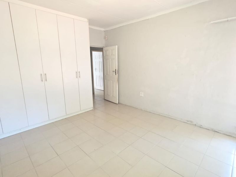 4 Bedroom House For Sale in Stilfontein Ext 4 - Photo 4