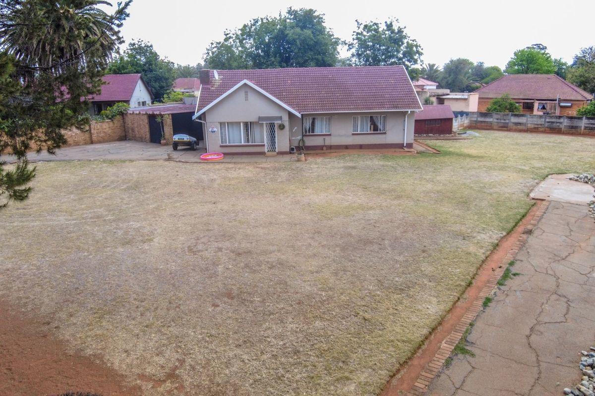 3 Bedroom house for sale in Stilfontein. - Photo 2