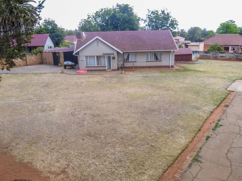 3 Bedroom house for sale in Stilfontein. - Photo 2