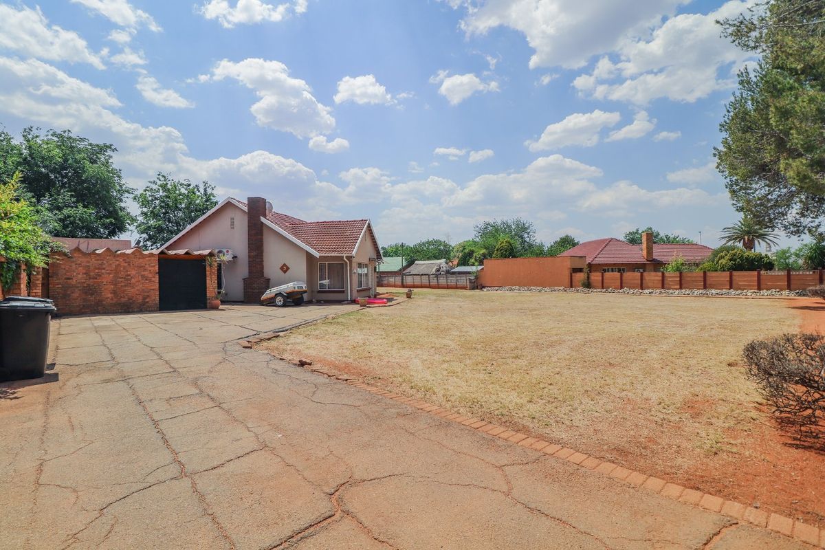 3 Bedroom house for sale in Stilfontein. - Photo 3