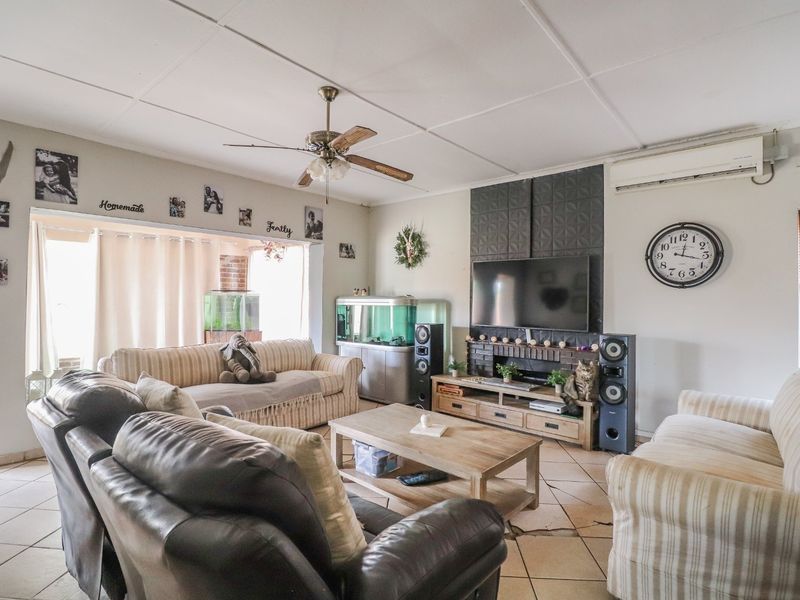 3 Bedroom house for sale in Stilfontein. - Photo 9